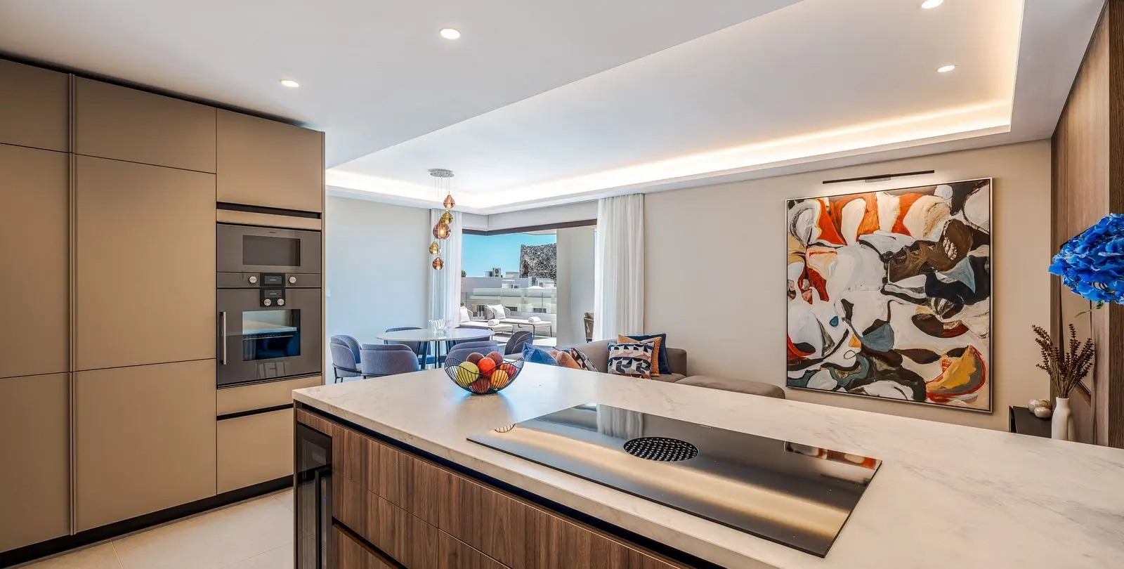 Venta de apartamento en planta media en Estepona 16
