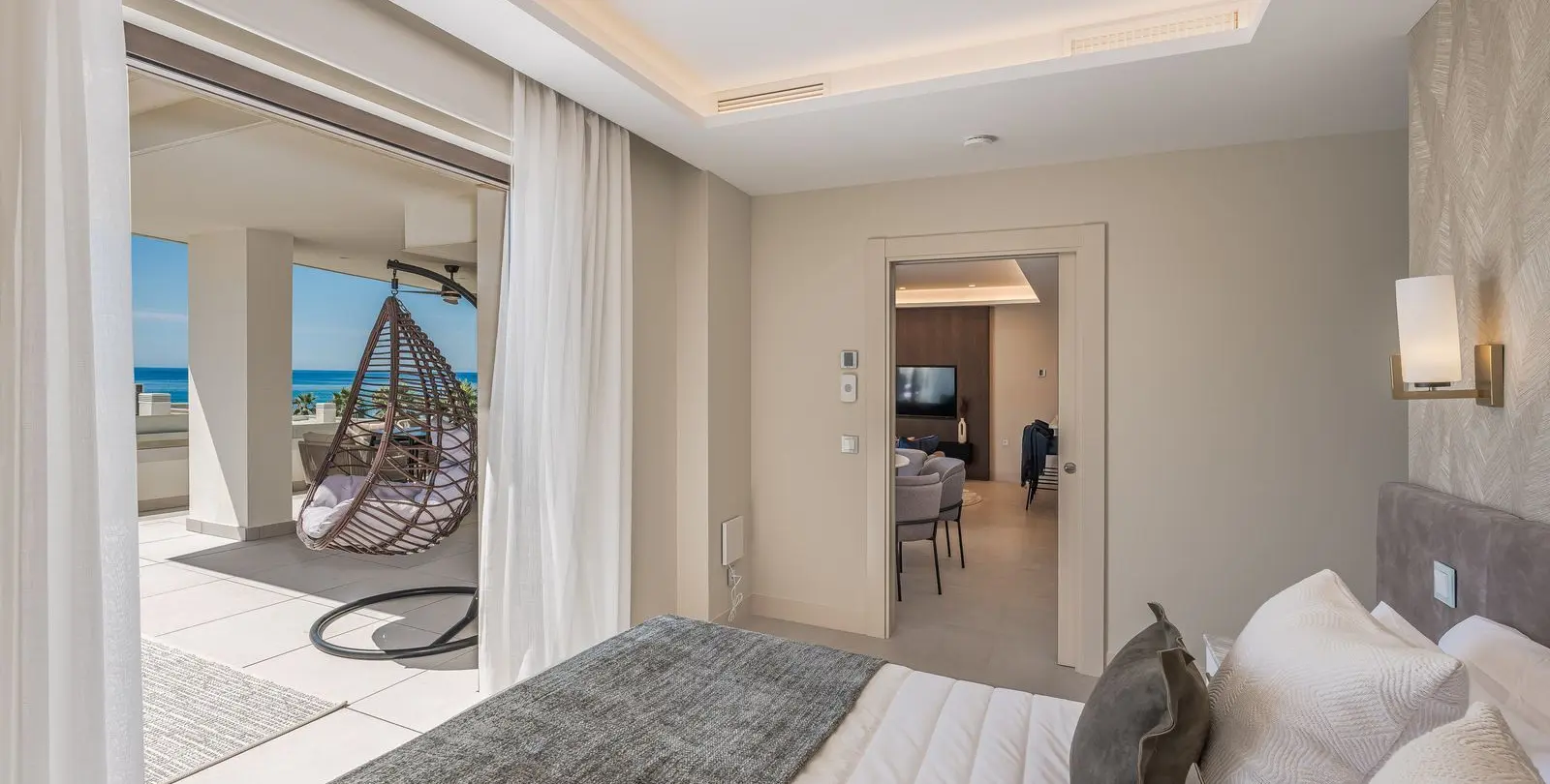 Venta de apartamento en planta media en Estepona 23