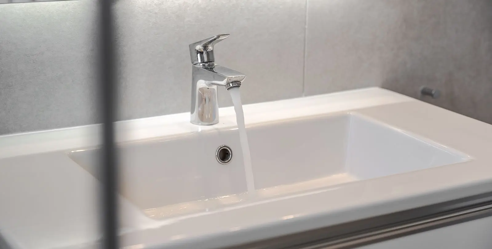 Venta de apartamento en planta media en Estepona 26