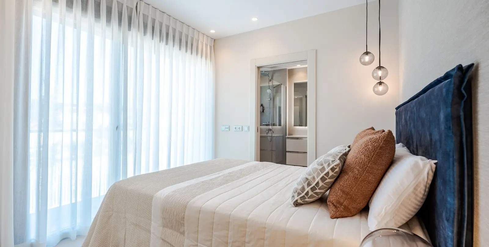 Venta de apartamento en planta media en Estepona 31