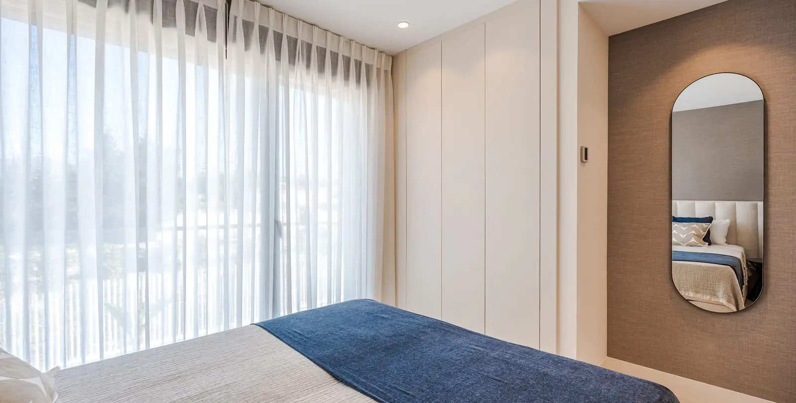 Venta de apartamento en planta media en Estepona 42
