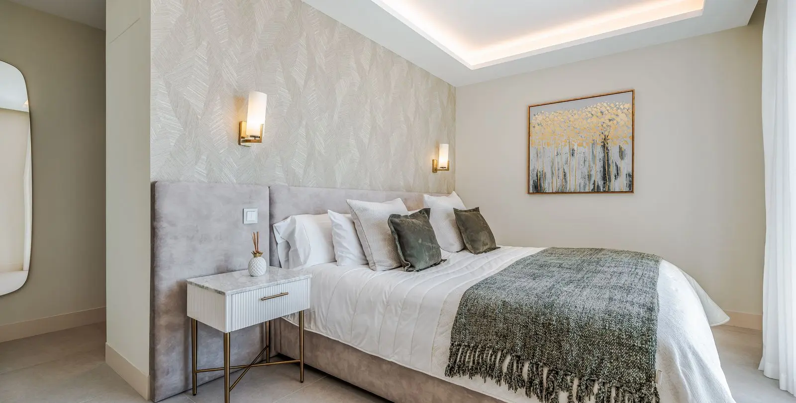 Venta de apartamento en planta media en Estepona 48