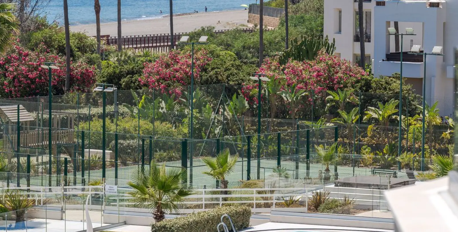 Venta de apartamento en planta media en Estepona 54