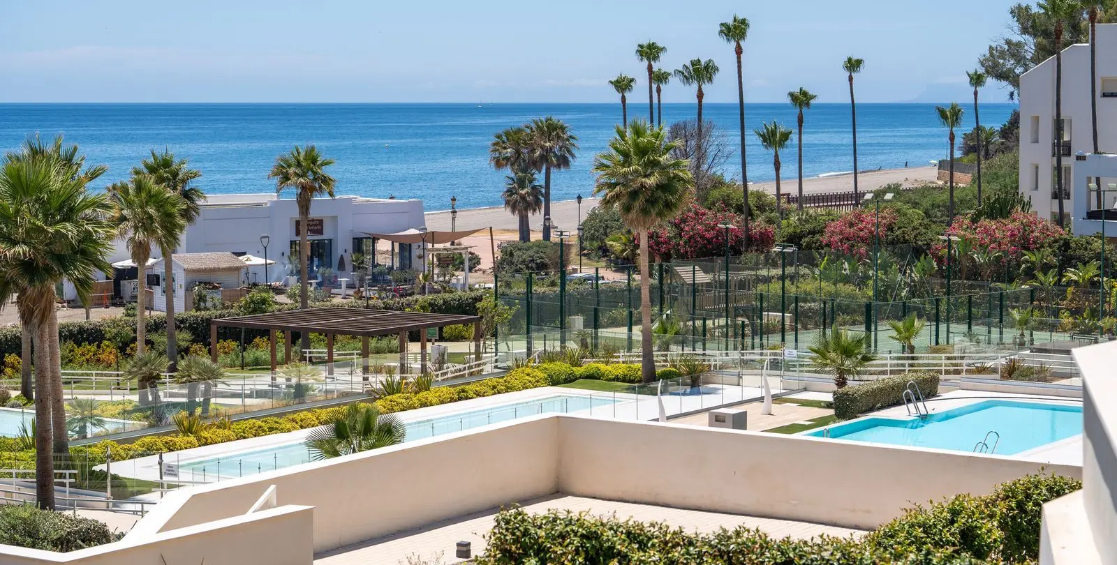 Venta de apartamento en planta media en Estepona 55