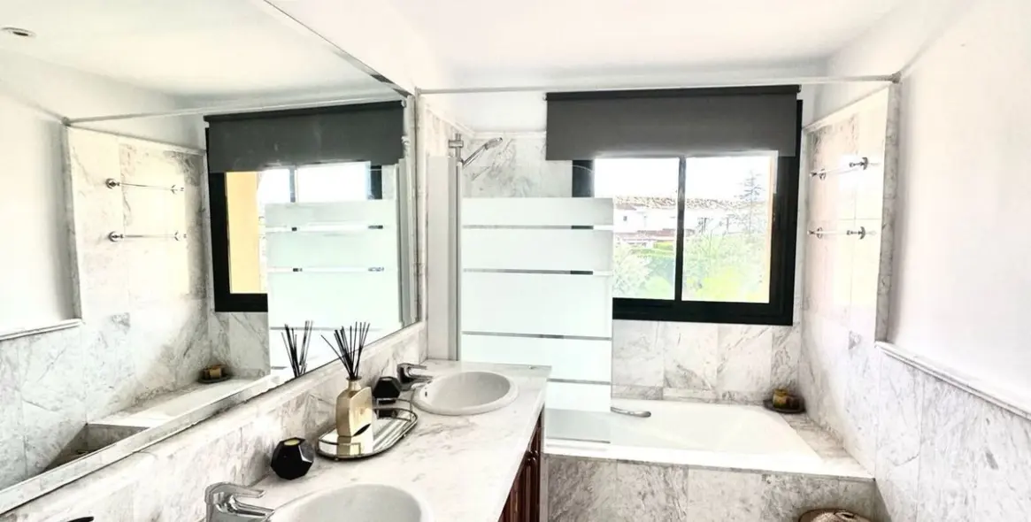 Long-term rent of penthouse duplex in Atalaya 22