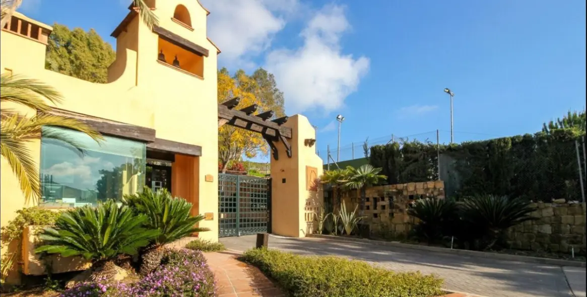 Long-term rent of penthouse duplex in Atalaya 43
