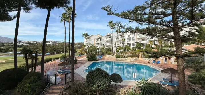 Sale of middle floor apartment in Mijas Golf 0
