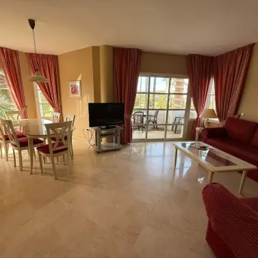 Sale of middle floor apartment in Mijas Golf