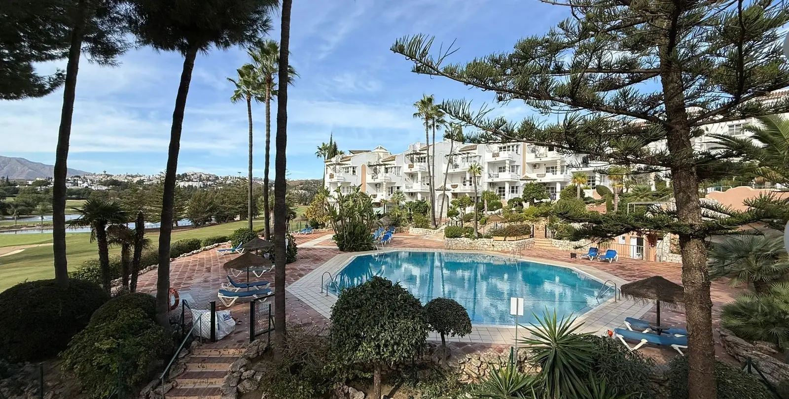 Продажа апартаментов на среднем этаже в Mijas Golf 1