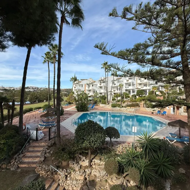 Sale of middle floor apartment in Mijas Golf