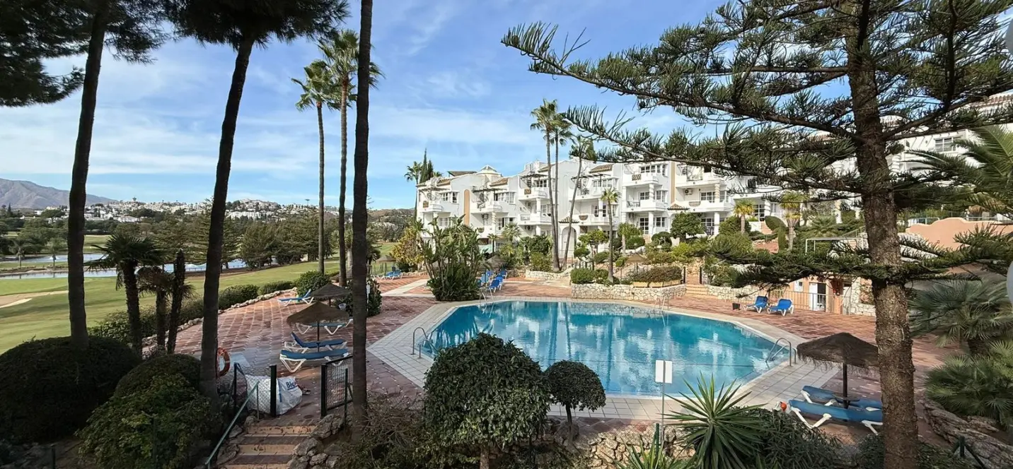 Sale of middle floor apartment in Mijas Golf 0