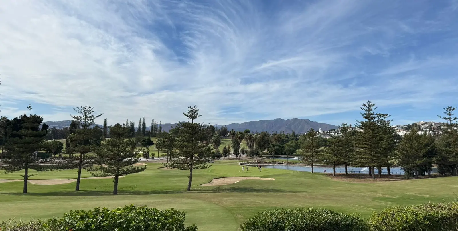 Продажа апартаментов на среднем этаже в Mijas Golf 2