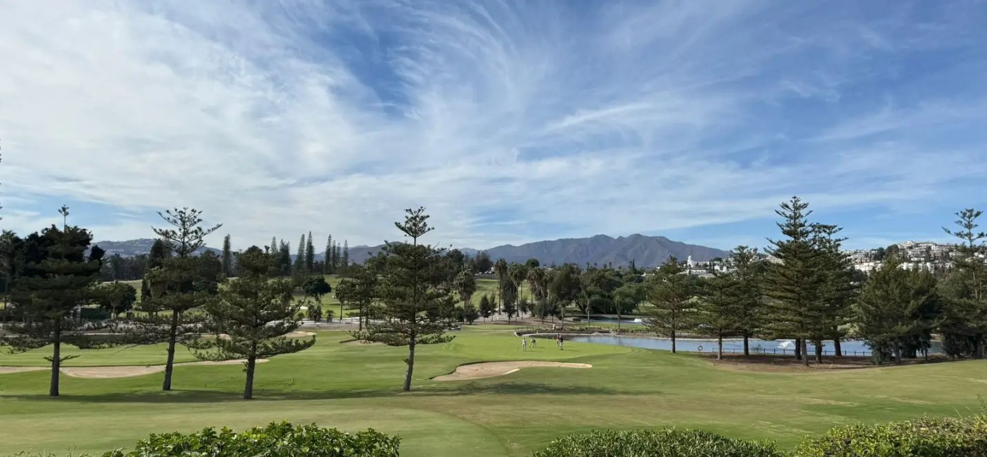 Sale of middle floor apartment in Mijas Golf 1