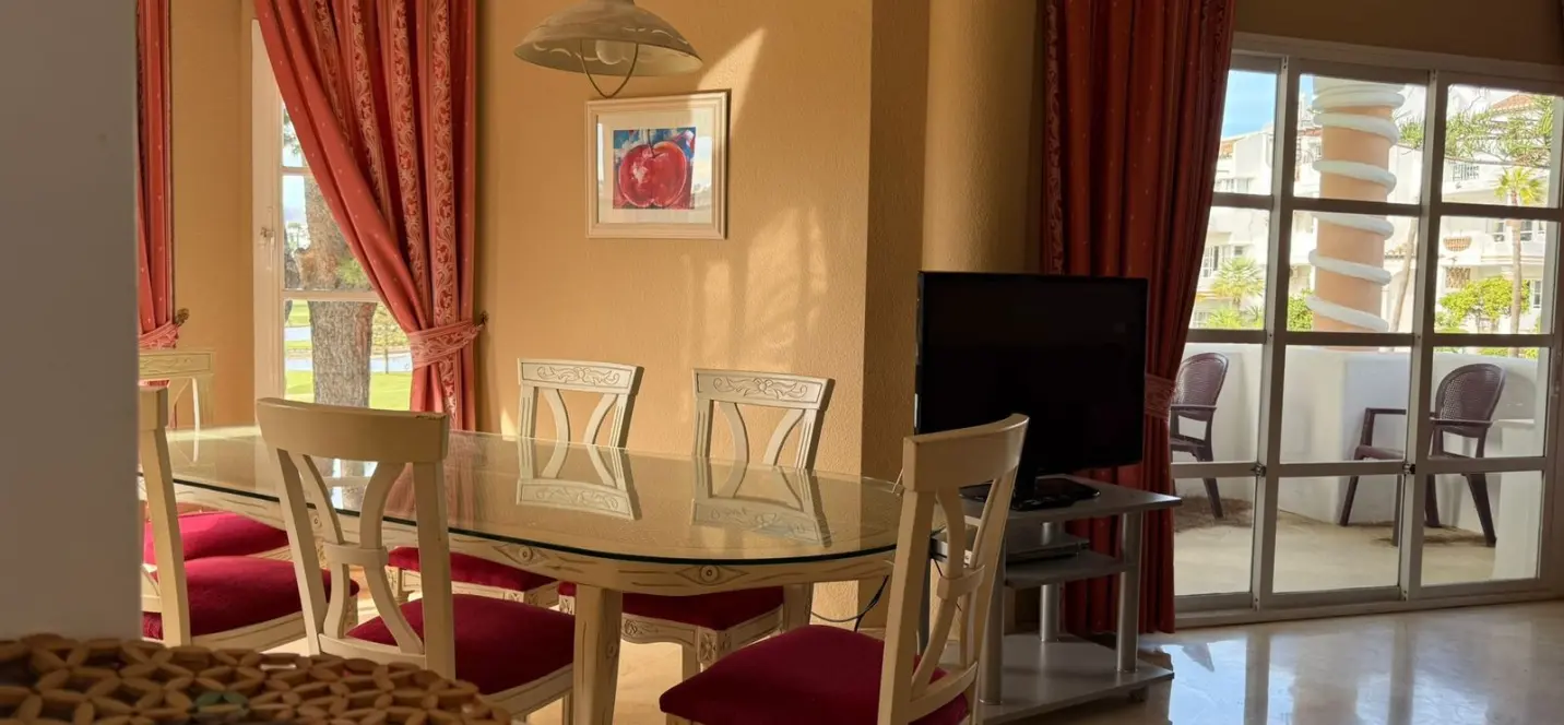 Sale of middle floor apartment in Mijas Golf 2