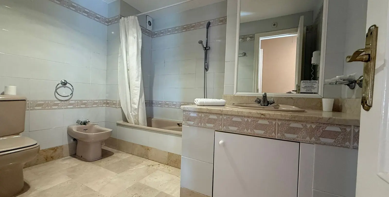 Продажа апартаментов на среднем этаже в Mijas Golf 5