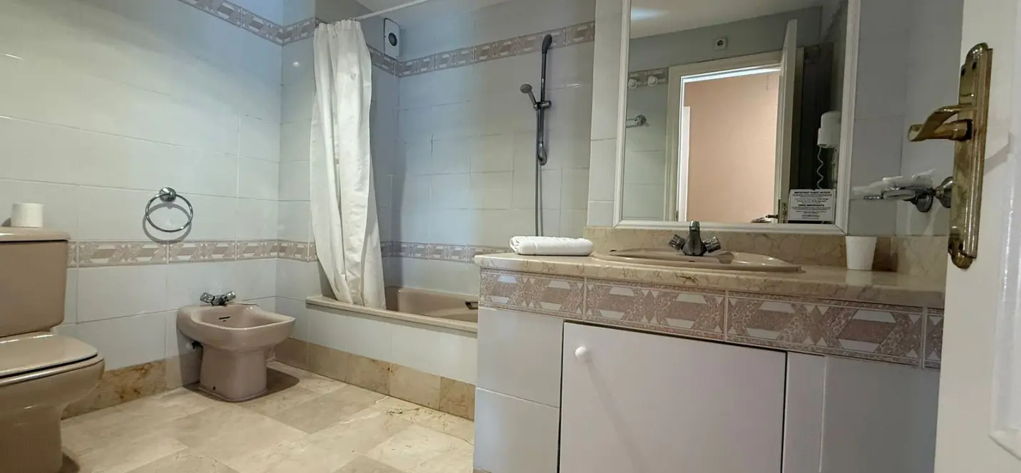 Sale of middle floor apartment in Mijas Golf 4
