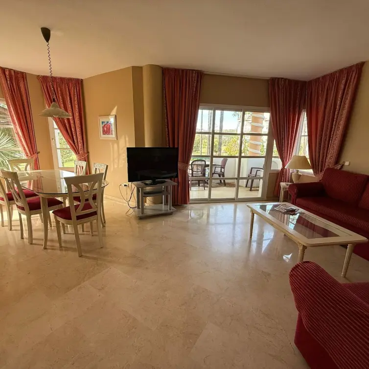 Sale of middle floor apartment in Mijas Golf