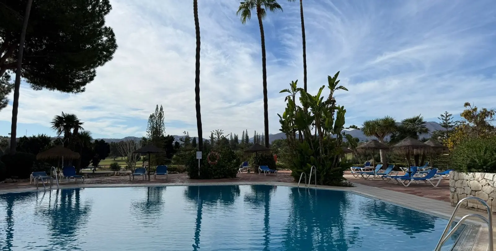 Продажа апартаментов на среднем этаже в Mijas Golf 17