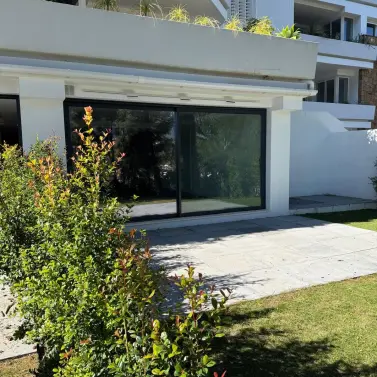 Venta de apartamento en planta baja en Nueva Andalucía