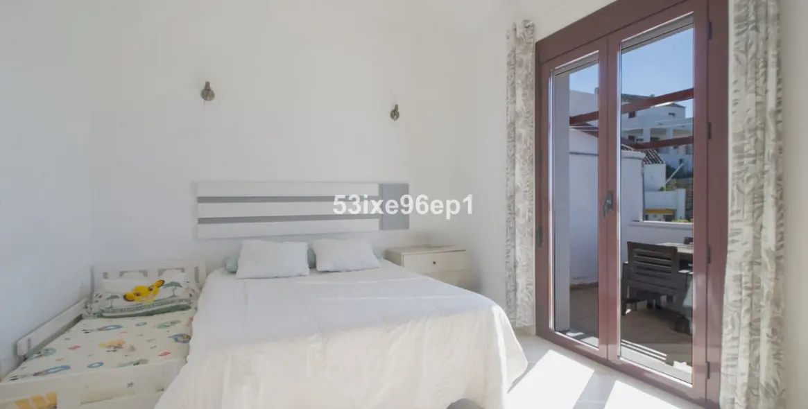 Sale of townhouse in Doña Julia 17