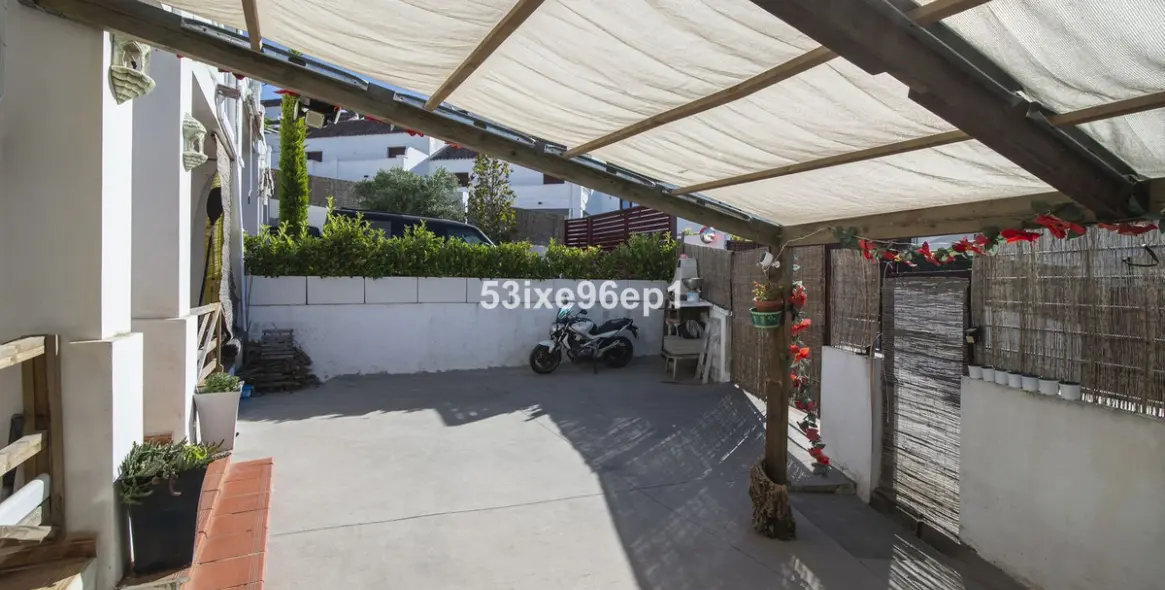 Sale of townhouse in Doña Julia 23