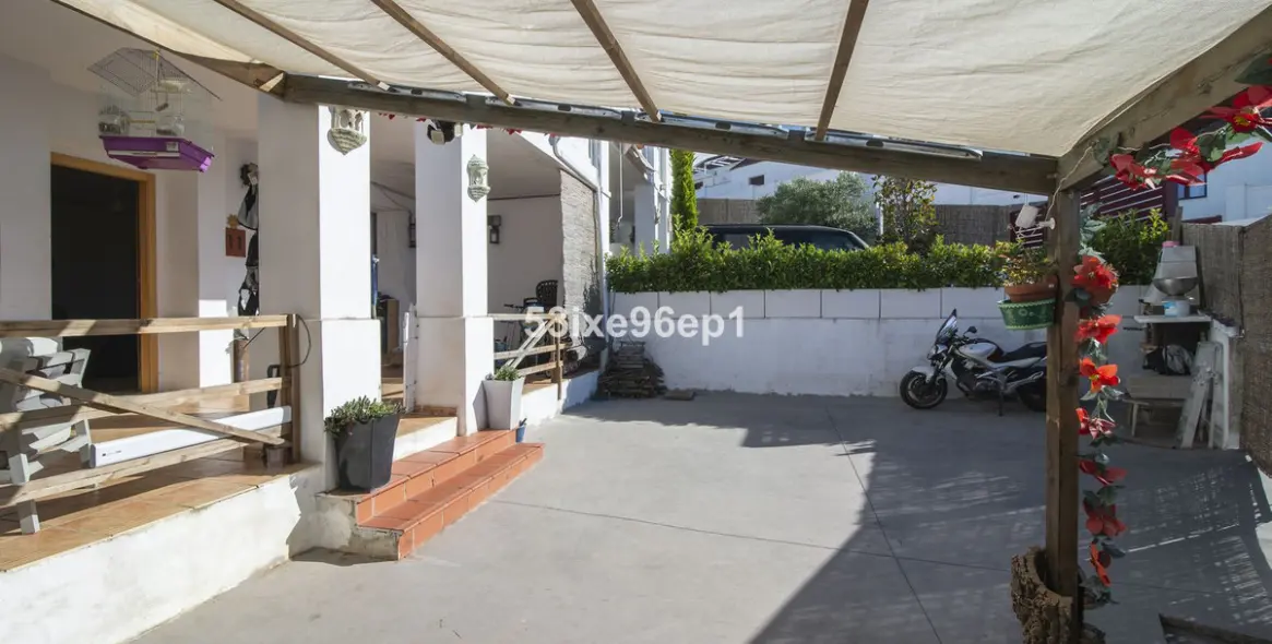 Sale of townhouse in Doña Julia 24