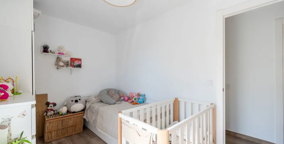 Sale of middle floor apartment in Fuengirola 19