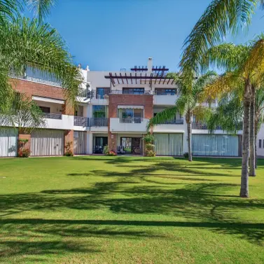 Продажа апартаментов на первом этаже в Estepona