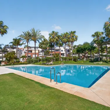 Продажа апартаментов на первом этаже в Estepona