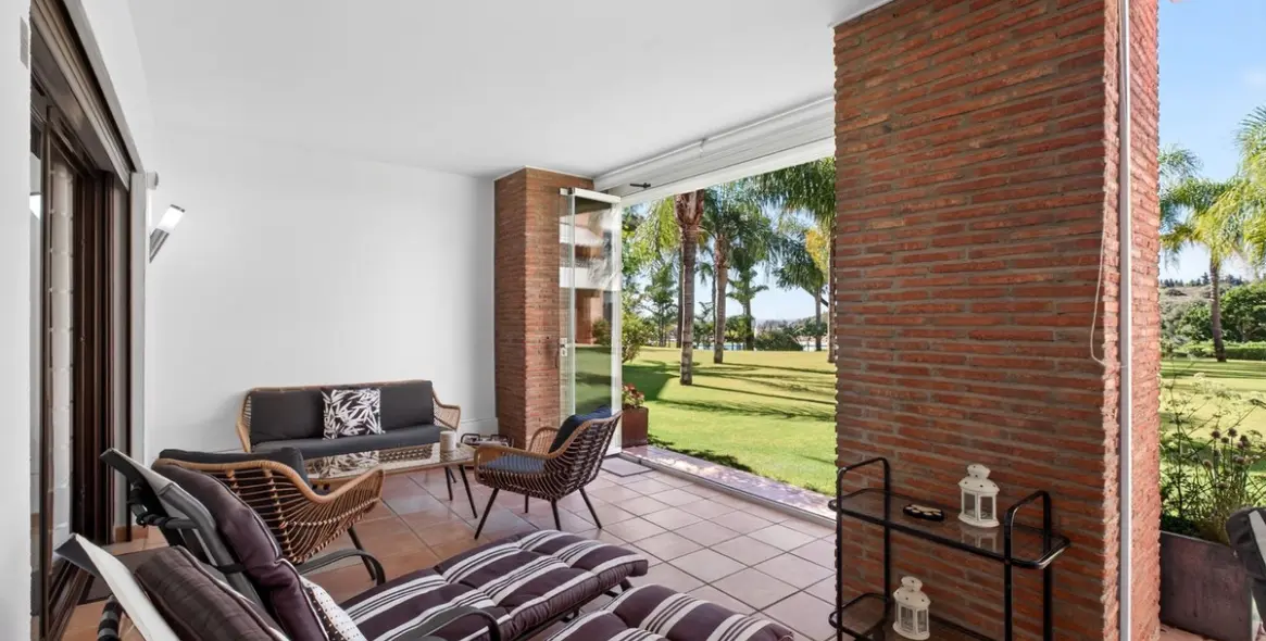 Продажа апартаментов на первом этаже в Estepona 4