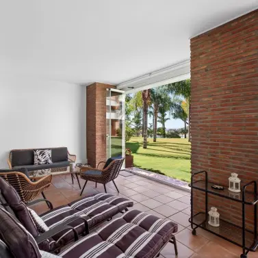 Продажа апартаментов на первом этаже в Estepona