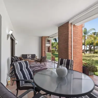 Продажа апартаментов на первом этаже в Estepona