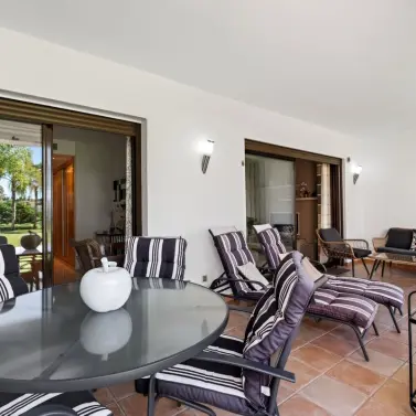 Продажа апартаментов на первом этаже в Estepona