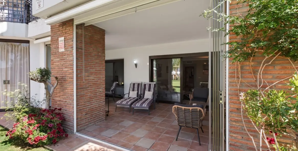 Продажа апартаментов на первом этаже в Estepona 7