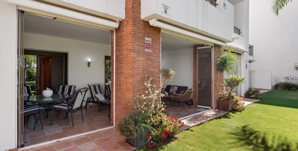 Продажа апартаментов на первом этаже в Estepona 8