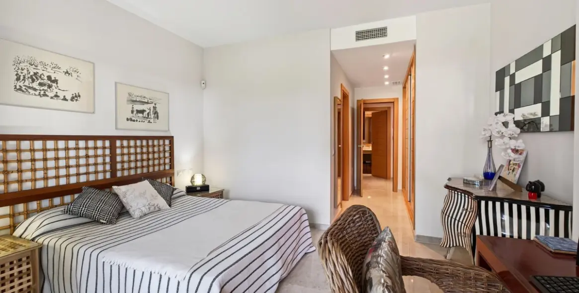 Продажа апартаментов на первом этаже в Estepona 18