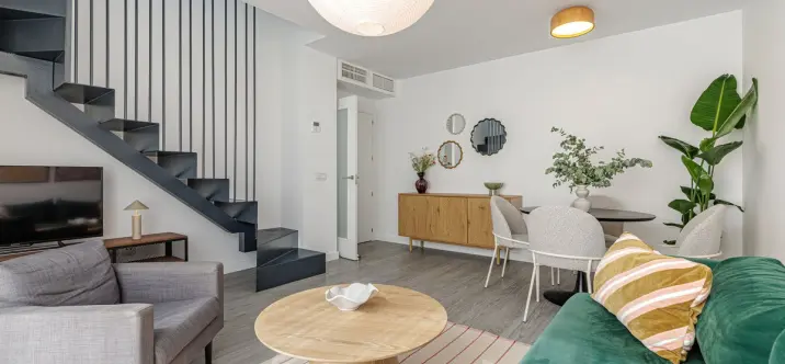 Продажа двухуровневого пентхауса в Estepona 1