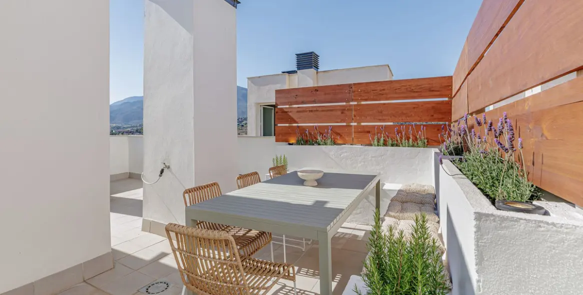 Sale of penthouse duplex in Estepona 6