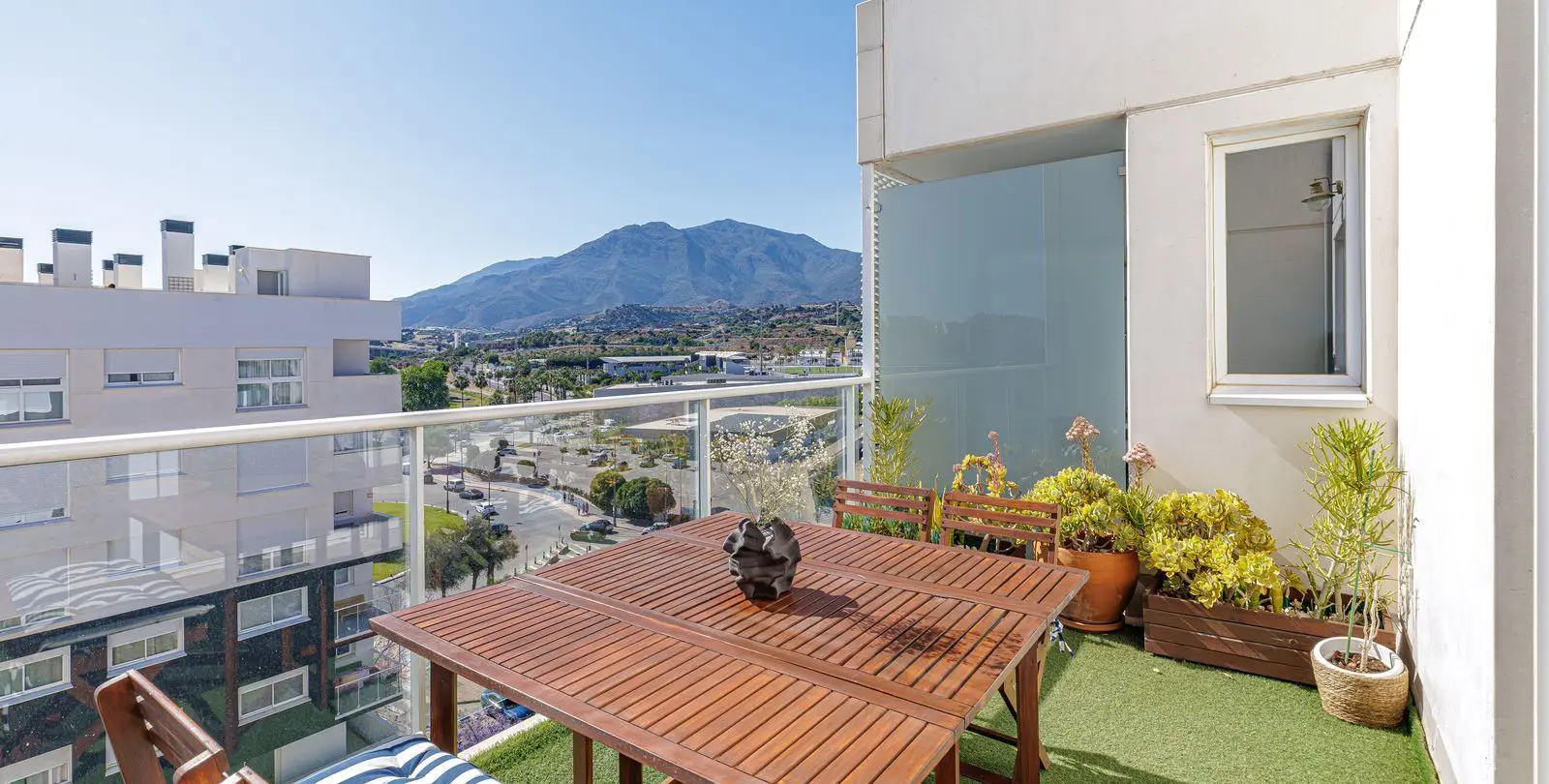 Sale of penthouse duplex in Estepona 1