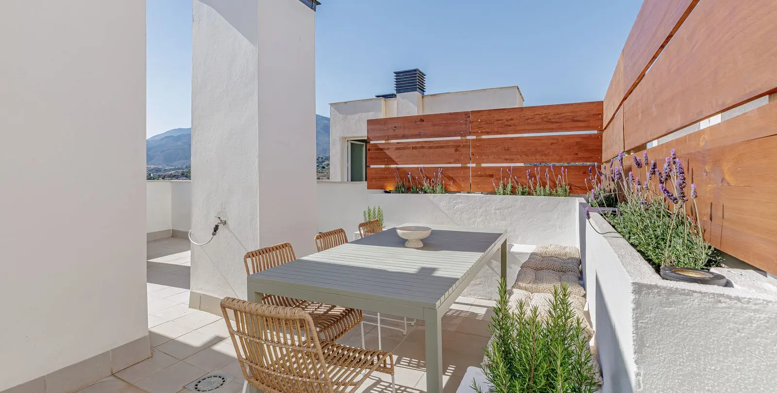 Sale of penthouse duplex in Estepona 6