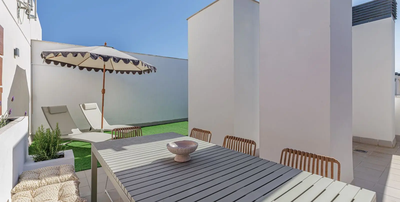 Sale of penthouse duplex in Estepona 7