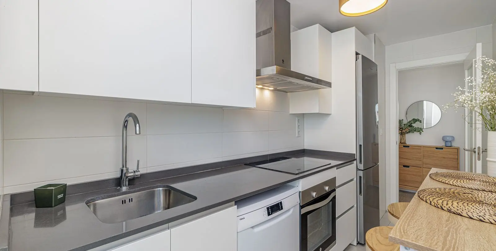 Sale of penthouse duplex in Estepona 10