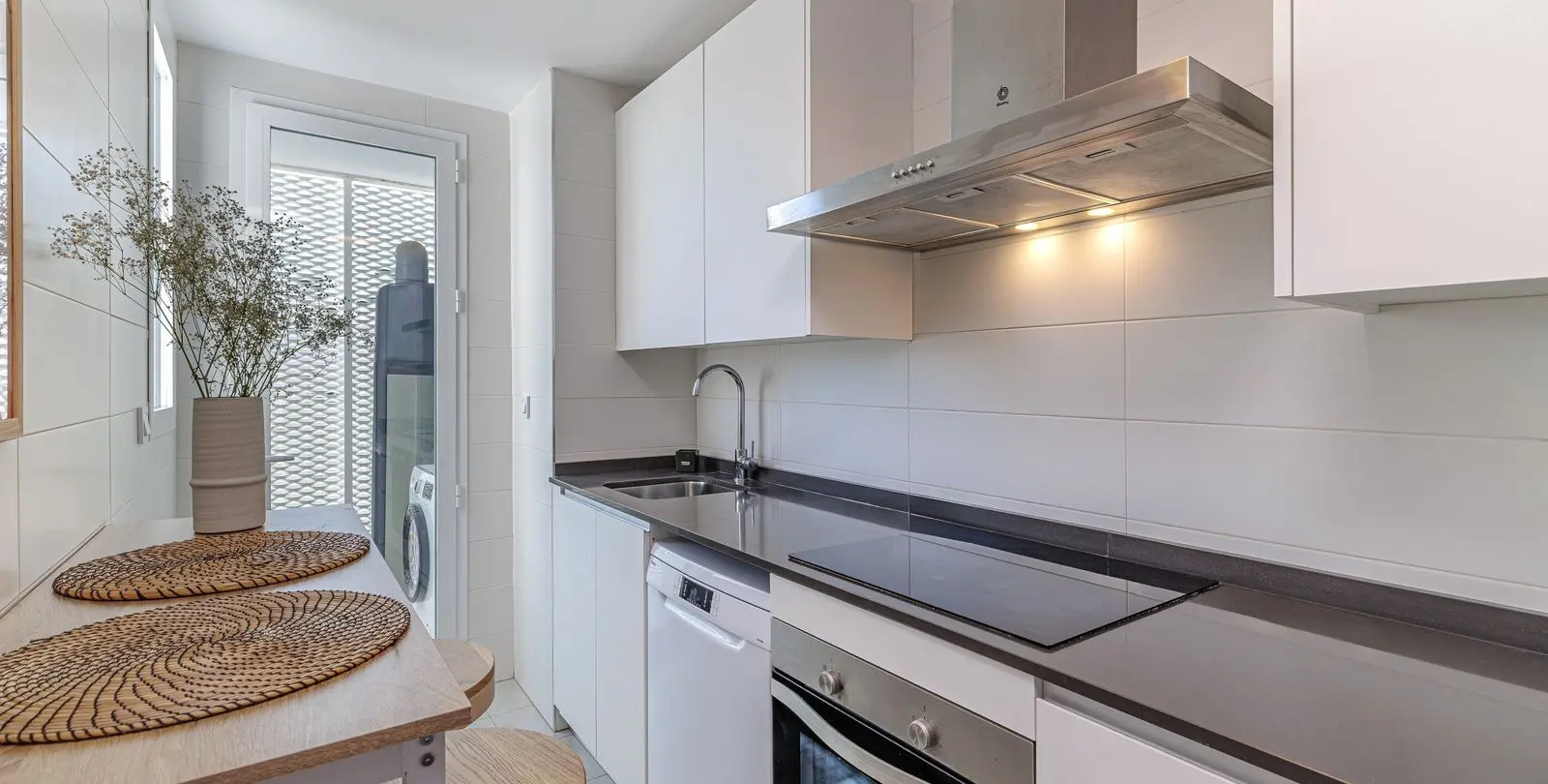 Sale of penthouse duplex in Estepona 11