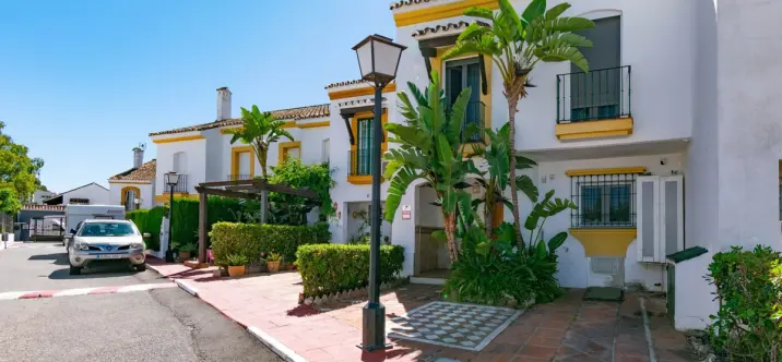 Продажа таунхауса в Estepona 0
