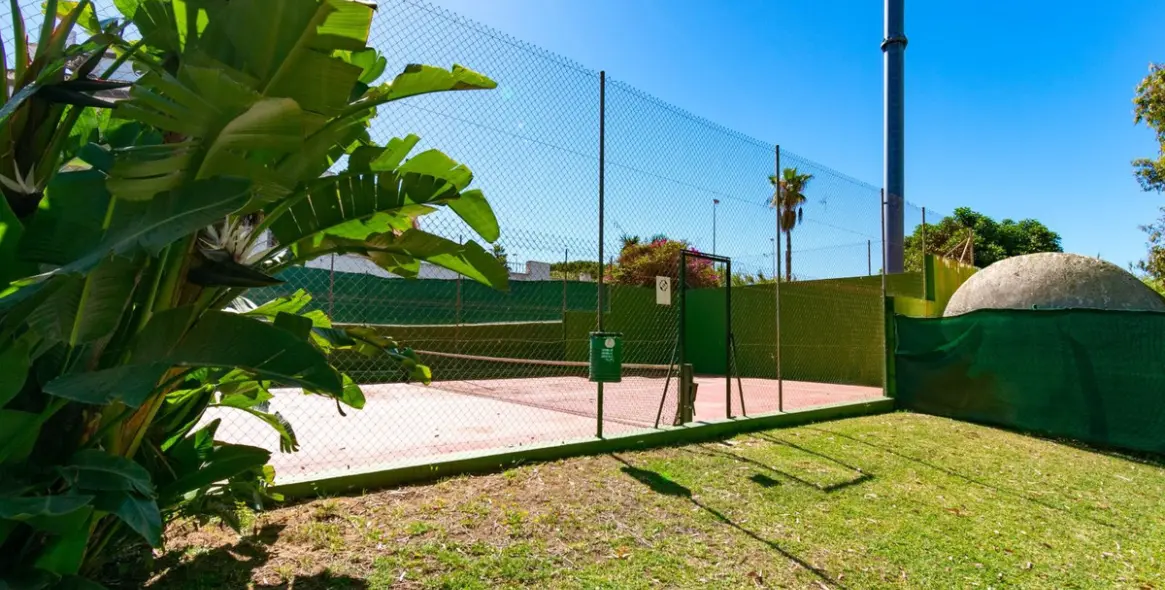 Sale of townhouse in Estepona 2