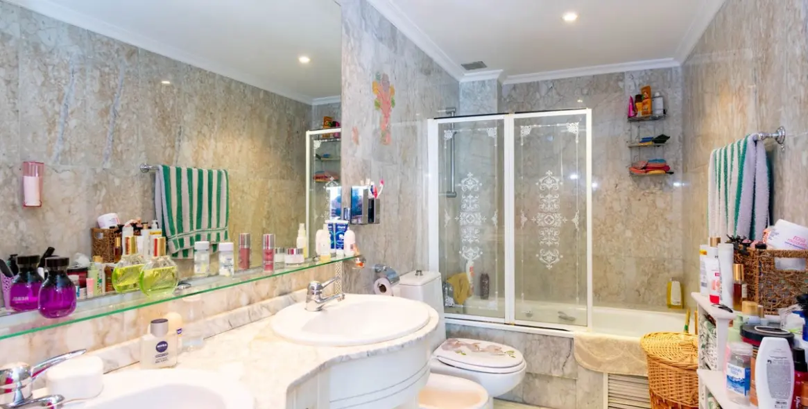 Sale of townhouse in Estepona 20