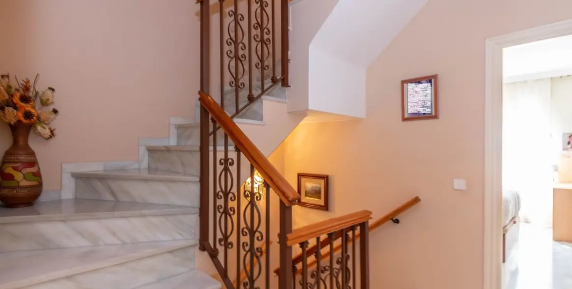 Sale of townhouse in Estepona 24