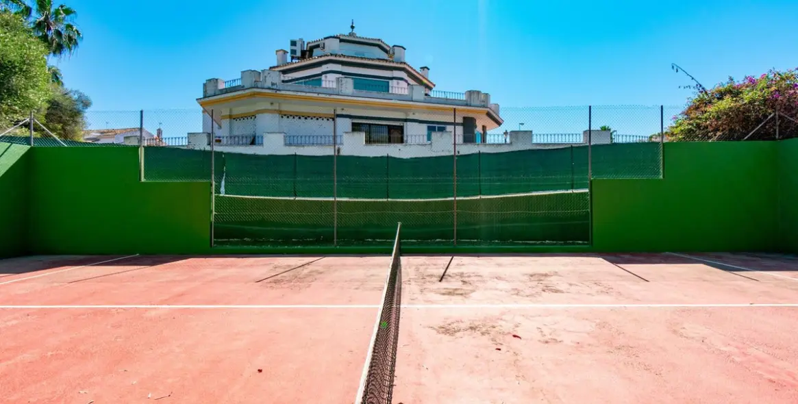 Sale of townhouse in Estepona 35
