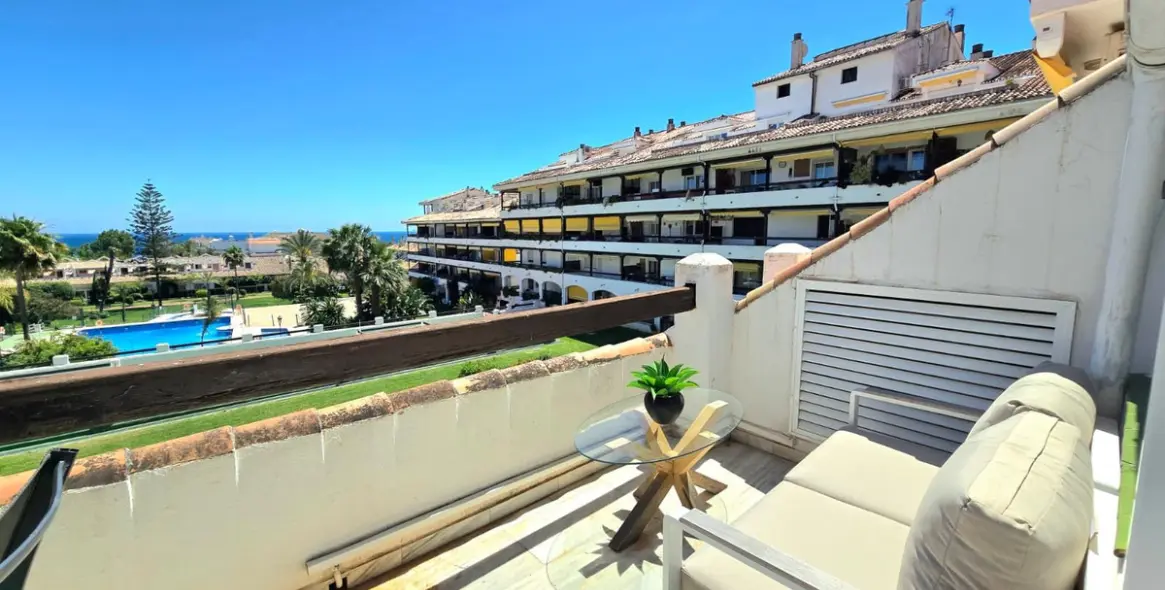 Sale of penthouse duplex in The Golden Mile 1