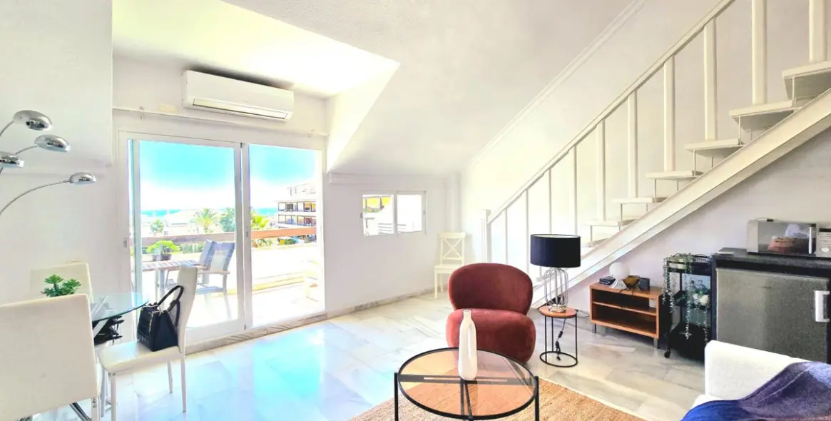 Sale of penthouse duplex in The Golden Mile 3